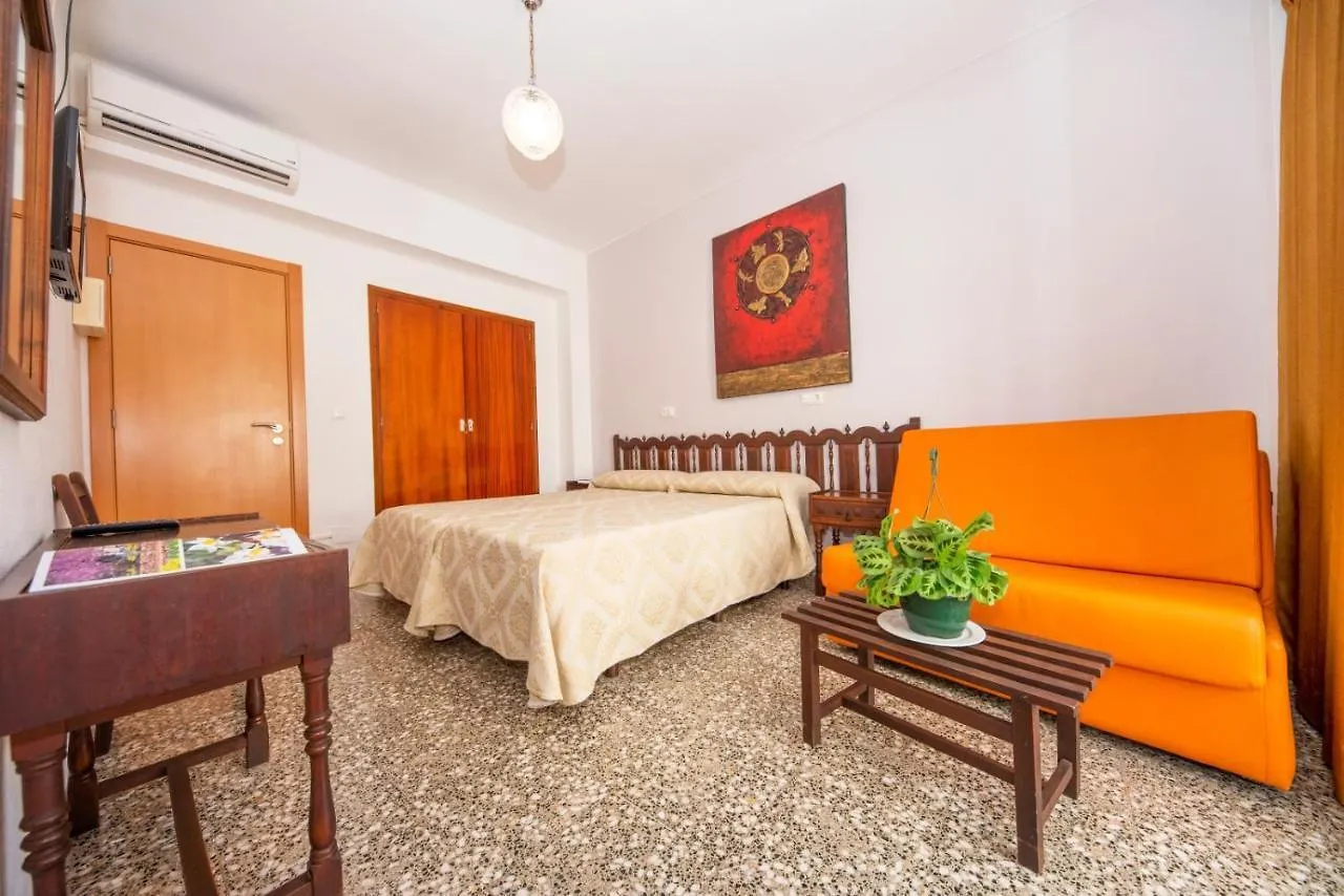 Hostal Y Apartamentos Santa Eulalia Santa Eularia des Riu 2*,